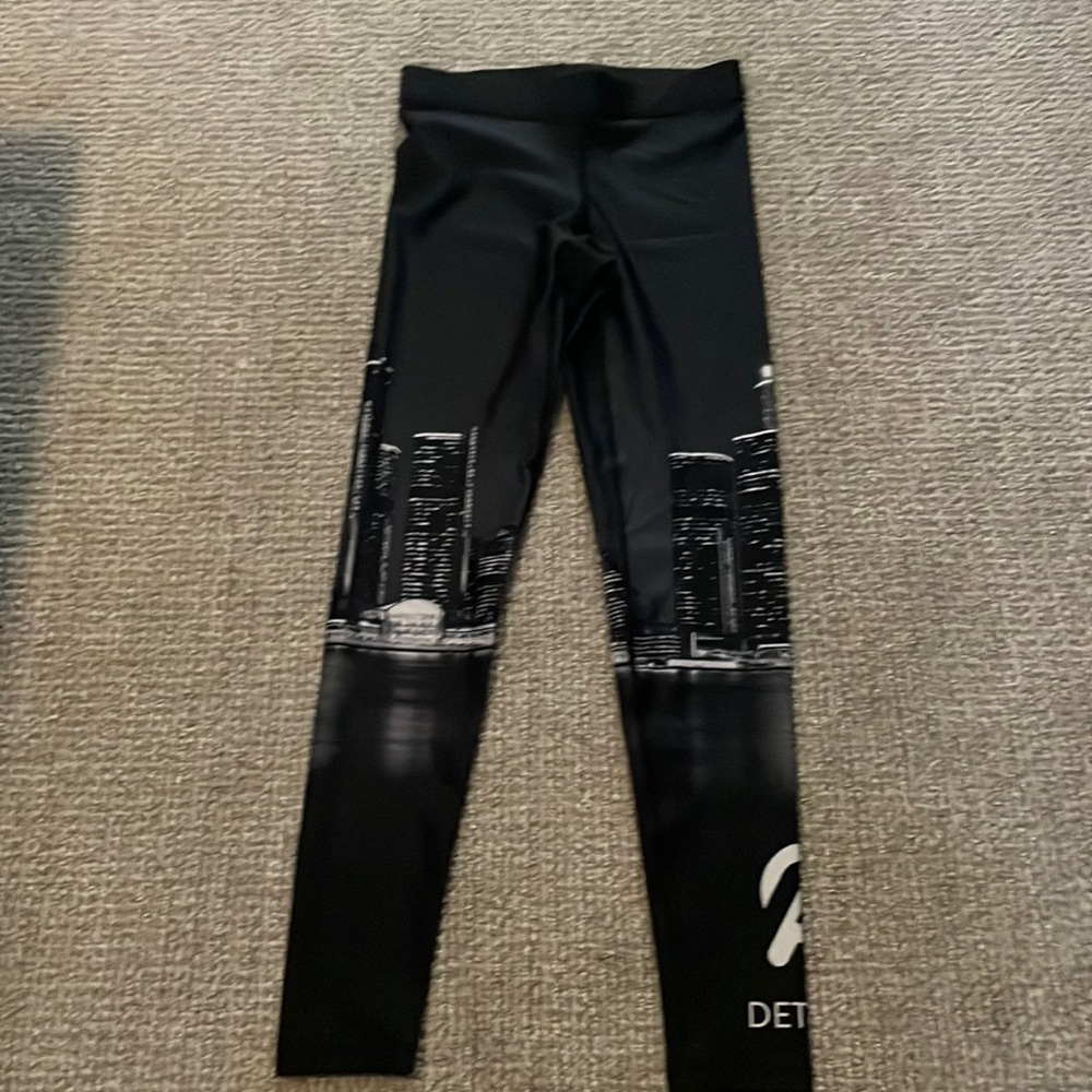 Peloton detroit black leggings XS RARE